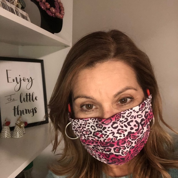 2 Face Masks w Nose Wire & Adjustable Ear Elastics - Picture 5 of 16